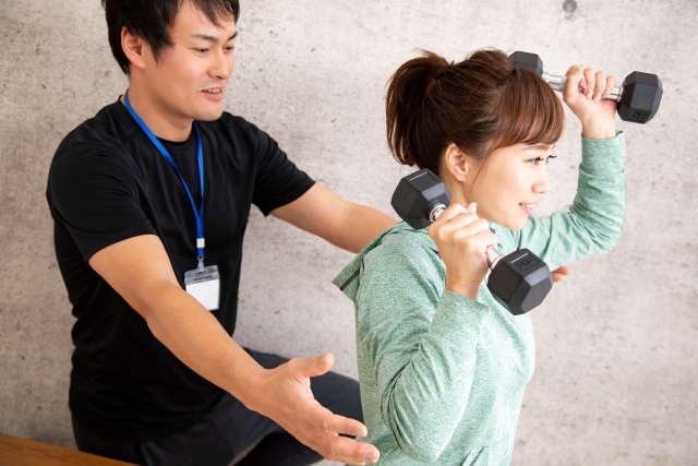 トレーニングを受ける女性